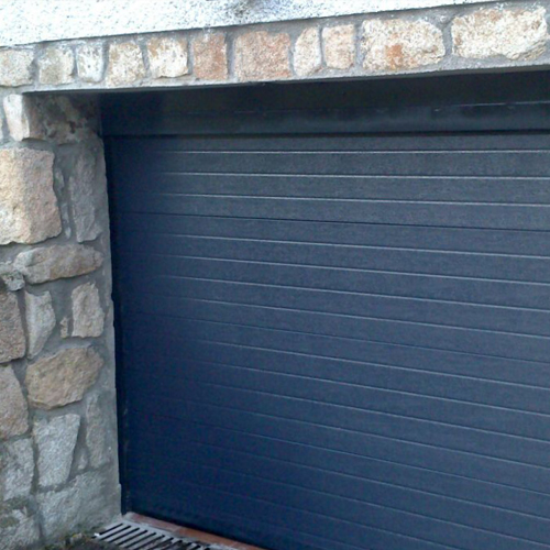 puerta de garaje seccional acanalada gris rall 7016